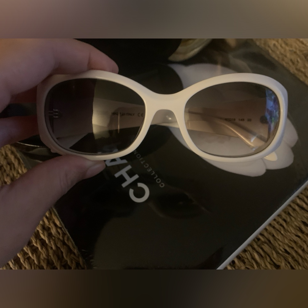 Vintage Moschino White Sunglasses - Picture 6 of 17